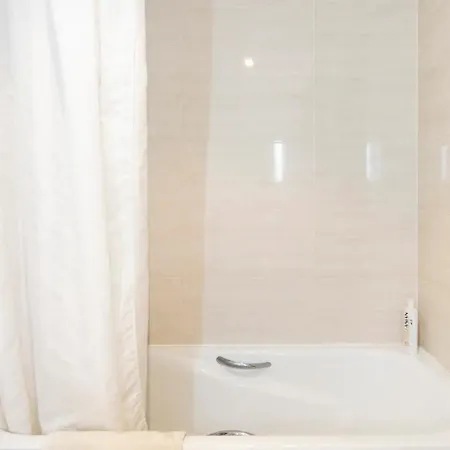 *** Spectacular *** *** Parking *** Sundeck *** Apartment *